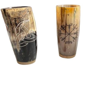 Corne à boire viking personnalisée gravée, style animal, écologique, faite à la main – Cadeau unique pour anniversaires, mariages et garçons d'honneur - Product Image 1
