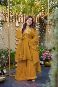 Robe peplum en soie chinon épaisse 16 Kali avec miroir évasé de 4 mètres et broderie codée, ensemble assorti Gharara et Dupatta - Product Image 5