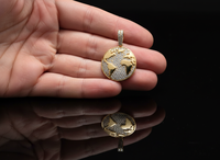 Collier de luxe en or 10K 14K, pendentif carte du monde entièrement serti de moissanite, style hip-hop, globe doré scintillant