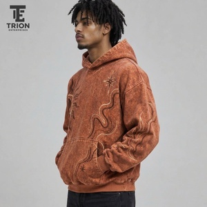 Sudadera con capucha para hombre de estilo moderno con lavado ácido y bordados. Presenta tela suave, bordados elaborados y un acabado lavado. - Product Image 3