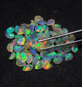 Ópalo Corte Pera 5x7mm, Gema Natural Suelta de Rajasthan, Marca HASNAIN GEMS, Certificado por Terceros, Corte Facetado con Juego de Color/Fuego - Product Image 2