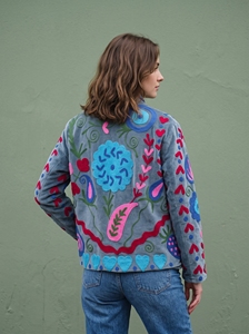 Chaqueta Acolchada Suzani de Terciopelo Bordado y Tejido a Mano, Transpirable, para Mujer, Estilo Boho, Floral, Artesanal, Ecológica, para Verano e Invierno - Product Image 2