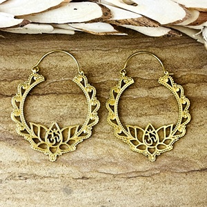 Boucles d'oreilles Bohème Tendance en Laiton Plaqué Or 18 carats pour Femme, Motifs Lotus, Filigrane, Om, Floraux et Géométriques, pour Vente en Gros/OEM/ODM - Product Image 1