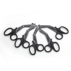 Tijeras Quirúrgicas de Acero Inoxidable Negras para Cintas Adhesivas, Uso Clínico y de Enfermería - Product Image 3