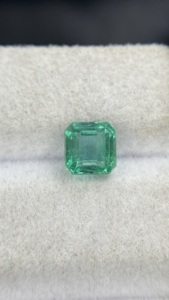 Émeraude naturelle certifiée du Zambie, taille carrée, avec un bel éclat, pierre précieuse en vrac pour la création de bijoux, 1,28 carat - Product Image 1