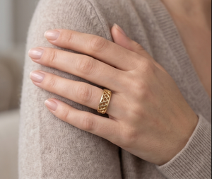 DIVYORO MODERN LINK GOLD RING สำหรับผู้หญิง ชุบทอง 22K สไตล์คลาสสิก - Product Image 3