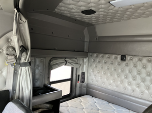 Camion pétrolier Kenworth T800 à double essieu, modèle 2018, très propre, d'occasion (3-4 mois), moteur Cummins 525HP, transmission automatique, livraison mondiale - Product Image 5