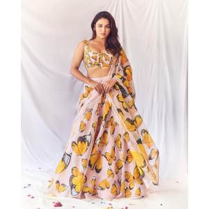Hermoso Mono con Estampado Floral, Elegante Lehenga Choli para Ocasiones Especiales - Product Image 3