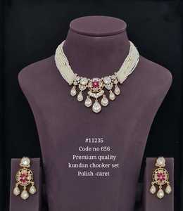 Conjunto de collar Kundan Choke11235 de latón chapado en oro, estilo étnico, para boda, con cadena de cuerda. - Product Image 1