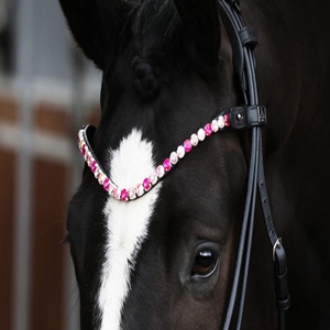 Diadema para caballo de cuero premium negro con forma de onda, con cristales redondos grandes decorativos, cadena mega brillante y presilla con botón a presión. - Product Image 2