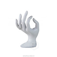 Présentoir à bijoux moderne en résine blanche et noire, léger, en forme de main, 5 tailles, pour bagues, colliers, bracelets et boucles d'oreilles, idéal pour les magasins