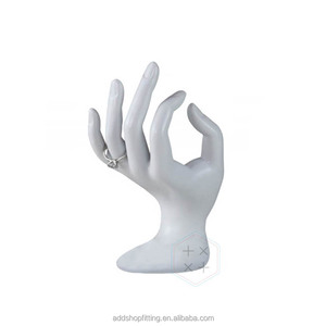 Présentoir à bijoux moderne en résine blanche et noire, léger, en forme de main, 5 tailles, pour bagues, colliers, bracelets et boucles d'oreilles, idéal pour les magasins - Product Image 3