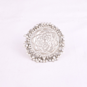 Grande bague réglable de style bohème avec motif floral perlé - Product Image 1