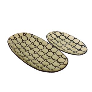 Juego de bandejas de Metal en relieve de diseñador ecológico de alta calidad de 2 artículos de servicio decorativos de forma ovalada para uso en restaurantes y hoteles en el hogar - Product Image 1