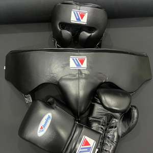 Ensemble de boxe personnalisable en PVC/PC pour l'entraînement aux arts martiaux MMA Sanda avec protection des poignets et de la tête à lacets - Product Image 3