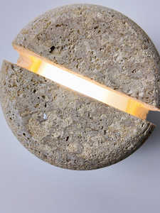 Lampe de chevet cylindrique compacte en pierre de travertin, éclairage décoratif en marbre naturel - Product Image 5