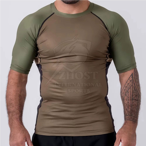Camiseta Deportiva de Compresión de Manga Corta Color Verde Oliva para Hombre, con Logotipo Estampado en la Parte Delantera, Tejido Elástico Transpirable y Ecológico de Secado Rápido - Product Image 1