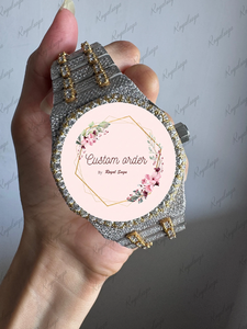 Montre pour homme personnalisée en moissanite VVS, boîtier rond en acier inoxydable, style hip-hop, entièrement sertie de pierres, pour affichage analogique - Product Image 2