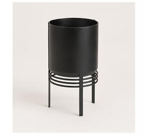 Macetero Moderno de Metal Negro Mate para Interiores con Soporte, Maceta Minimalista de Pie para Decoración del Hogar, Oficina y Sala de Estar - Product Image 6