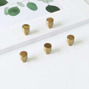 Pomo Moderno de Aleación de Zinc para Muebles, Acabado Oro Cepillado, Minimalista, Duradero y Ecológico, Tirador para Cajones de Cocina, Baño, Dormitorio y Armario - Product Image 2