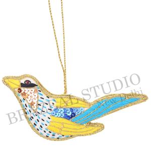 Ornements de Noël personnalisés en velours satiné brodé à la main, écologiques, avec fils dorés, oiseau et bouilloire, de Brazeal Studio - Product Image 4