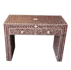 Mesa de centro redonda roja con incrustaciones florales de hueso sobre una base de pedestal. Disponible a precios de mayorista. - Product Image 4