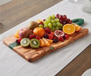 Tabla de cortar de madera de olivo de estilo lujoso con incrustaciones de resina verde y asa, bandeja rectangular para servir queso - Product Image 2