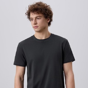 T-shirt pour homme à manches courtes, col rond, coupe classique, 100% coton jersey simple, 180 GSM, couleur noire unie, fabriqué au Bangladesh - Product Image 1