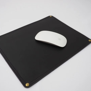 Alfombrilla de Ratón Hecha a Mano de Cuero Genuino con Base Antideslizante de Gamuza, Alfombrilla de Escritorio Personalizada para Computadora LMP-0012 - Product Image 1