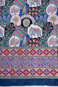 ผ้าพิมพ์ลายดอกไม้สีน้ำเงินครีปธรรมชาติ พร้อมขอบตกแต่งอย่างสวยงาม เหมาะสำหรับทำชุดคุร์ติสำหรับนักออกแบบ - Product Image 3