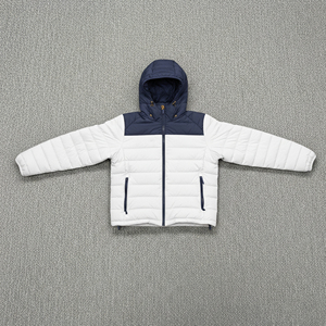 Chaqueta de invierno acolchada para mujer, con capucha, cálida, con bloques de color, estilo casual, gruesa, impermeable y acolchada. - Product Image 3