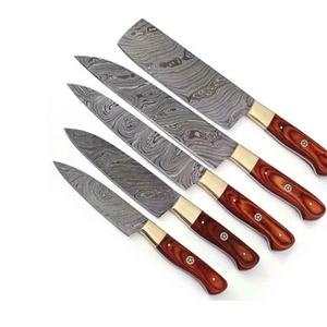 Ensemble de couteaux de chef durables en acier au carbone de haute qualité, faits à la main, cinq pièces, manches en bois, fabrication artisanale exclusive - Product Image 1