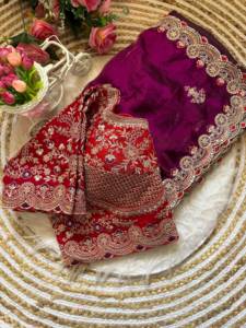 Sari en soie premium avec broderie multi-sequins sur toute la surface, bordure inspirée de Sabyasachi, et chemisier contrastant lourd. - Product Image 4