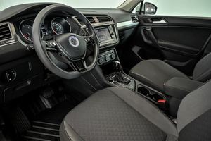 Véhicules d'occasion exclusifs : TiguanS 4Motion SUV / Crossover 2019, 184 ch, 2L I4, à vendre - Product Image 3