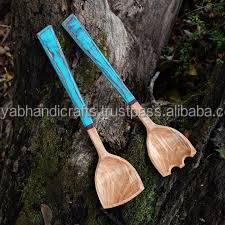 Serveurs à salade jaunes en résine martelée et bois 2025 cuillères à ustensiles avec fabrication sur mesure par Tayyab Handicraft - Product Image 3