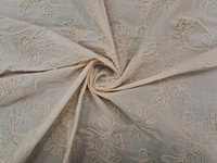 Tissu brodé en coton blanc de qualité supérieure - Motif floral complexe en cordon pour vêtements et artisanat de luxe