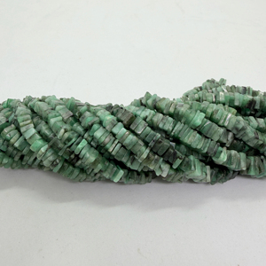 Perles de pierres précieuses en émeraude naturelle de forme carrée, 4-5 mm, environ 16 pouces de long, vente en gros par le fabricant, perles d'émeraude pour la fabrication de bijoux - Product Image 1