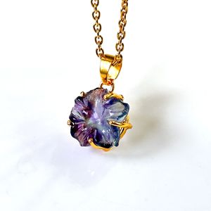 Colgante de flor de fluorita natural multicolor tallada, collar de piedra preciosa hecho a mano, joyería de flor de fluorita natural multicolor al por mayor - Product Image 1