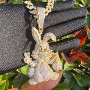 Colgante de conejo con bolsa de dinero, estilo hip hop, con incrustaciones de moissanita, colgante brillante, regalo para él. - Product Image 5