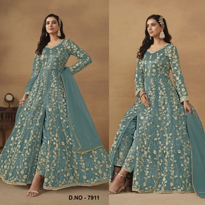 ชุดเดรส anarkali พร้อมการปักที่ประณีตบนตาข่ายผีเสื้อดูกึ่งเย็บทันสมัยด้วย dupatta หนักหน่วง - Product Image 3