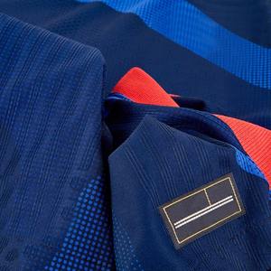 Maillots de football personnalisés respirants en gros à vendre – T-shirts à col en V en maille à manches courtes avec nom et numéro imprimés à l'avant pour hommes - Product Image 4