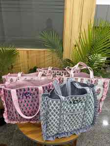 Lot de 5 sacs fourre-tout en coton matelassé à volants, personnalisés, cadeau de mariage pour la mariée, sac de shopping élégant pour femme, sac de marché bohème, sac de piscine - Product Image 2