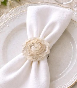 Porte-serviettes en forme de rose |   Décoration de table artisanale pour mariage et restaurant |   Ambiance florale et moderne - Product Image 1