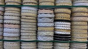 งานปักลายสัตว์ทำมือแบบสั่งทำพิเศษ แต่งขอบด้วยลูกไม้เมทัลลิก ประดับเลื่อม ดีไซน์วินเทจ เป็นมิตรกับสิ่งแวดล้อม สำหรับตกแต่งเสื้อผ้าแฟชั่น - Product Image 3