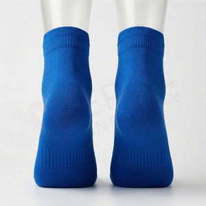 Chaussettes de sport pour hommes, bleu uni, tricotées, respirantes, coupe classique - Product Image 2