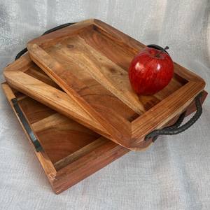 Plateau de service en bois vintage avec poignées en fer noir : Décoration rustique de style farmhouse - Product Image 6