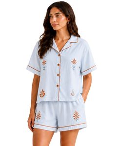 Ensemble de pyjama personnalisé bleu clair pour femme, manches courtes, boutonné, broderie florale, doux, respirant, ensemble de détente d'été - Product Image 1