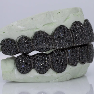 Joyería Grillz de Plata con Moissanita VVS Negra Redonda Personalizada, Engaste de Panal y Pasa Prueba de Diamante - Product Image 2