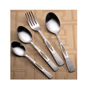 Juego de Cubiertos de Acero Inoxidable de Diseño Moderno Más Vendido, Juego de Cubiertos en Vajilla Disponible en Tamaños Personalizados - Product Image 1