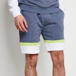 Shorts pour hommes en tissu doux au toucher, conçus pour le confort, dotés d'un matériau léger et d'un look décontracté, simple et moderne. - Product Image 4